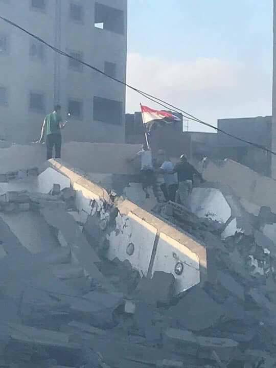 3amer_elshiref's tweet photo. إسرائيل تضرب مقر مصري به طابق للجالية المصرية 
فتهدمه فيأبى ان يرى الفلسطينيون علم مصر يسقط في��فعونه فوق الركام
هؤلاء من يقول عنهم إعلامنا وعاهرون زماننا  أنهم باعوأرضهم

#عاش_شعب_العزة
#عاشت_فلسطين_الابية https://t.co/5M8WVZKB4t