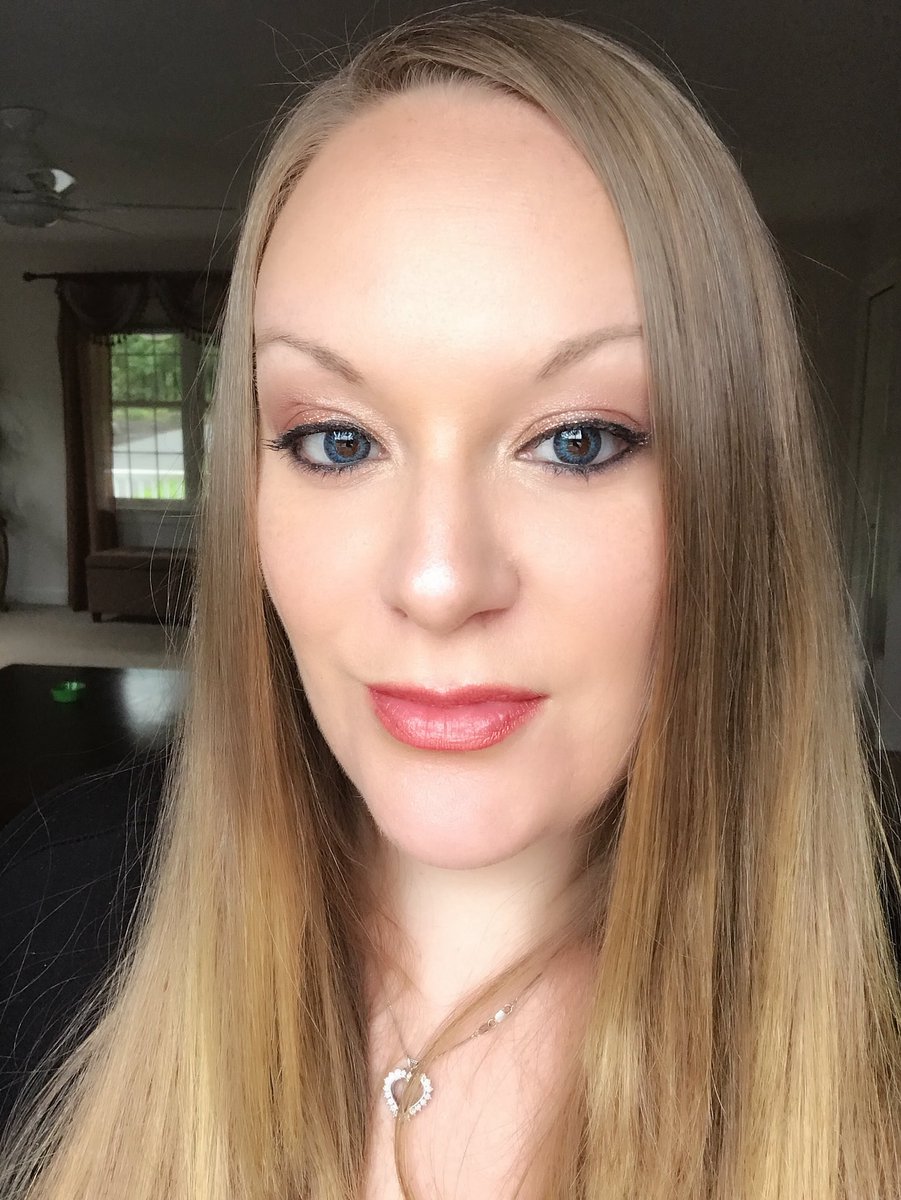 infinite_Jen's tweet photo. #rosealldaylipsense #rosegoldgloss 

https://t.co/LTTUxsCuoI https://t.co/3n235GAXlW