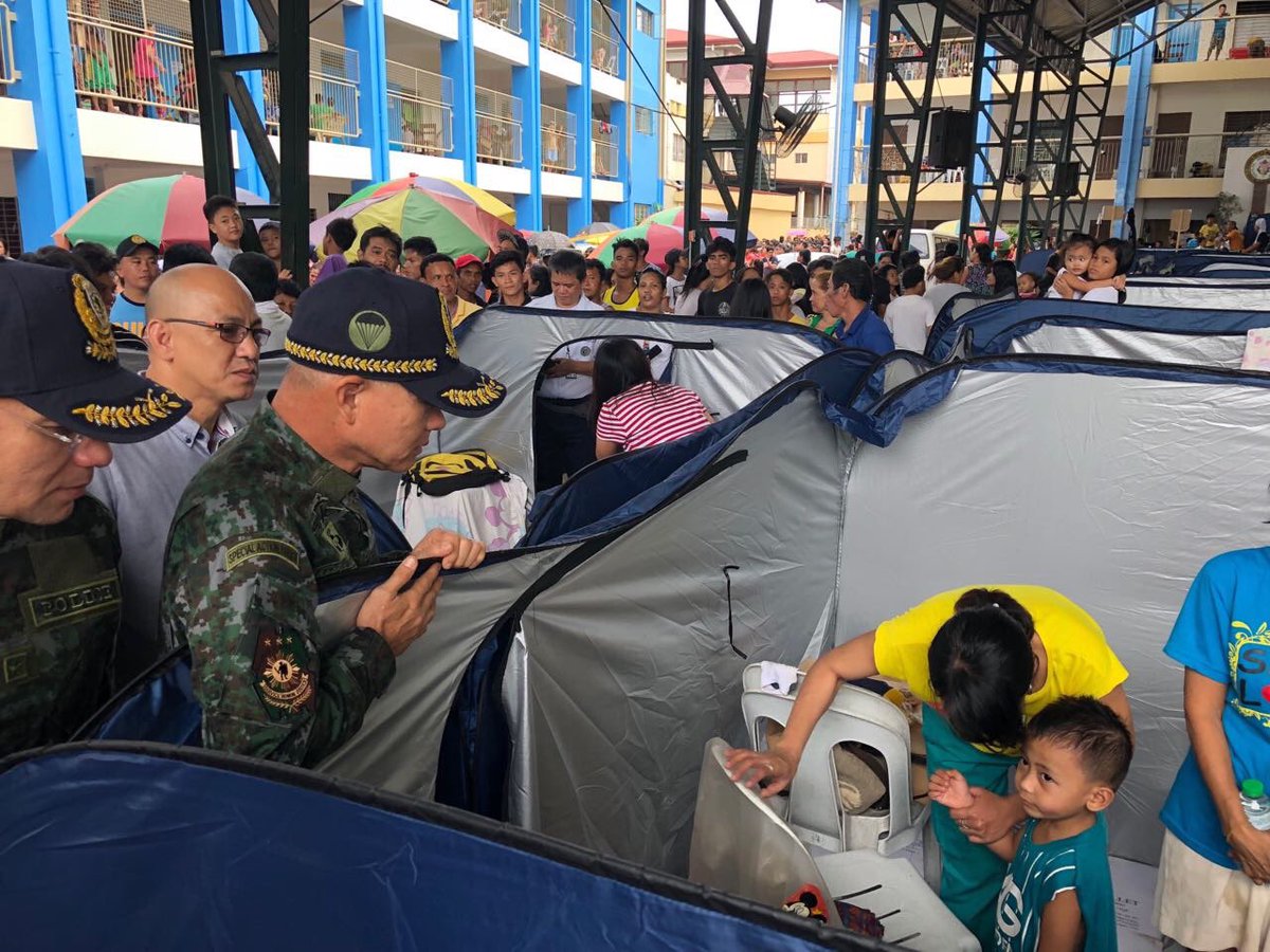 PHNews01's tweet photo. PNP Chief Police Director General Oscar Albayalde visits the evacuees in Marikina City and talks to local officials for other services PNP can provide in the evacuation centers.
#PNPInAction
#DuterteImpact https://t.co/EhI8scVX2W