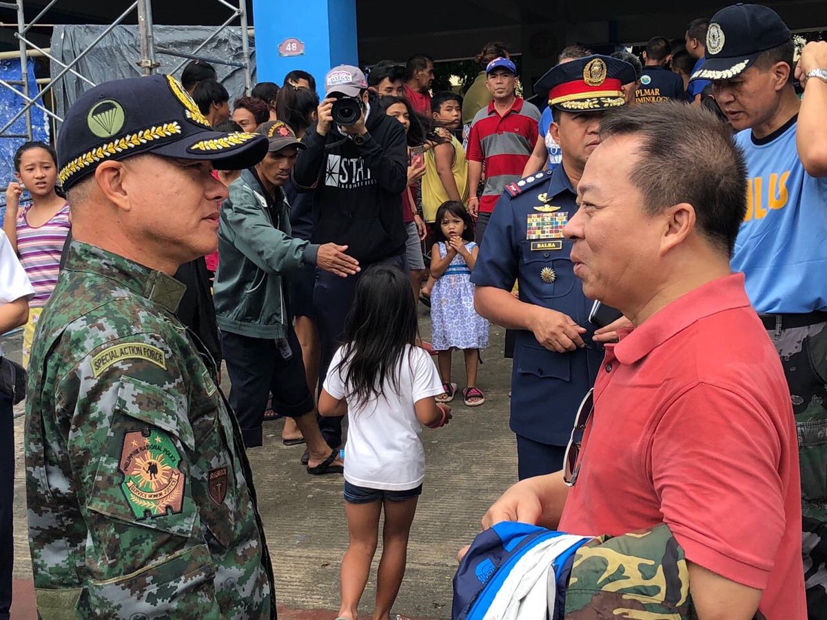 PHNews01's tweet photo. PNP Chief Police Director General Oscar Albayalde visits the evacuees in Marikina City and talks to local officials for other services PNP can provide in the evacuation centers.
#PNPInAction
#DuterteImpact https://t.co/EhI8scVX2W