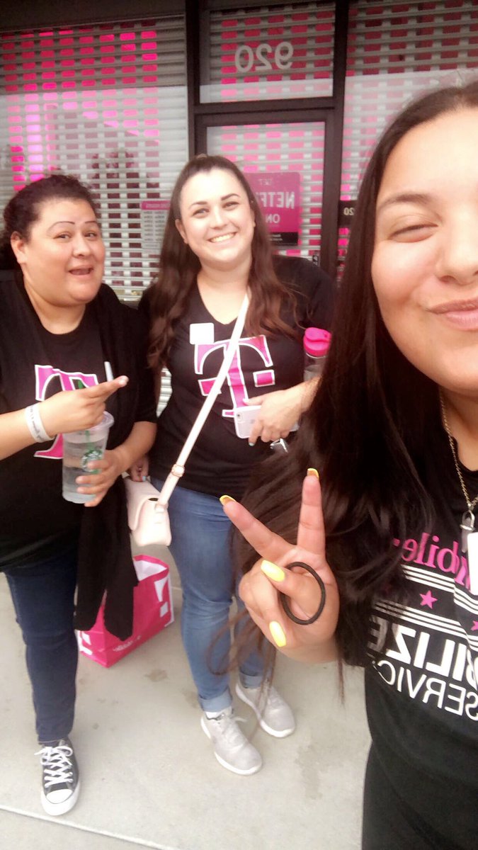 CassMagenta's tweet photo. Just wanted to give a big shout out to my girls! Super proud of your BTS goals &amp; all the accomplishments you’ve done in such a short amount of time. The sky is the limit! #newhires #myteamrocks #Teammagenta #teamobsessed  @Uncarrier_Eric @onblanco7 @isaac2691 https://t.co/S4OhPWOB7Z