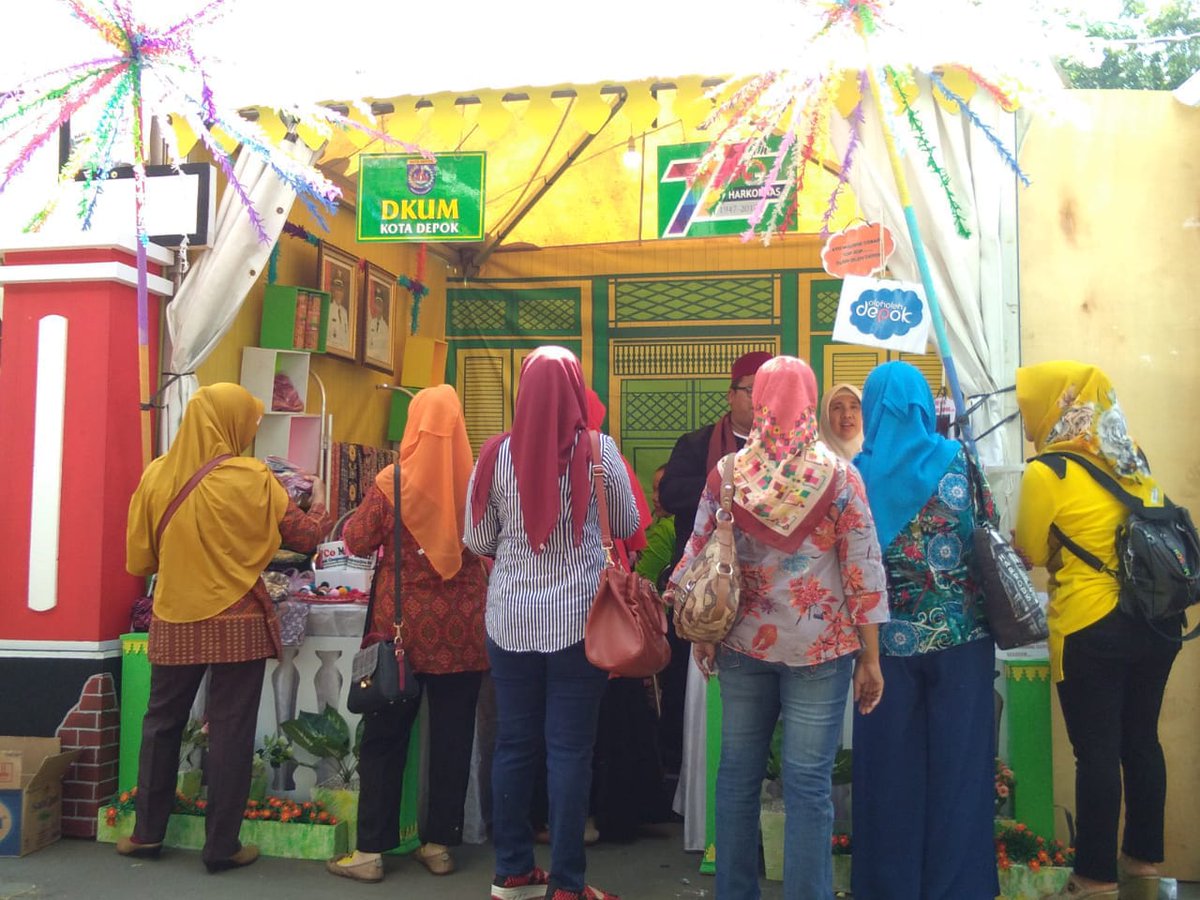 DKUMDepok's tweet photo. Hari koperasi ke -71 tingkat Provinsi Jawa Barat Tahun 2018 di Karawang, tgl 25-29 Juli 2018 melalui gerakan koperasi kita wujudkan ekonomi kerakyatan yang berdaulat dan berkeadilan. @pemkotdepok @IdrisAShomad @pradi_supriatna @fitriawansumadi https://t.co/2LuPyCSqjd