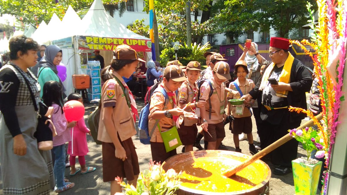 DKUMDepok's tweet photo. Cooperative Fair 2018 di Parkir Barat Gedung Sate Bandung (10-12/08/2018) @pemkotdepok @IdrisAShomad @pradi_supriatna @fitriawansumadi https://t.co/oyRYu5Zh7S