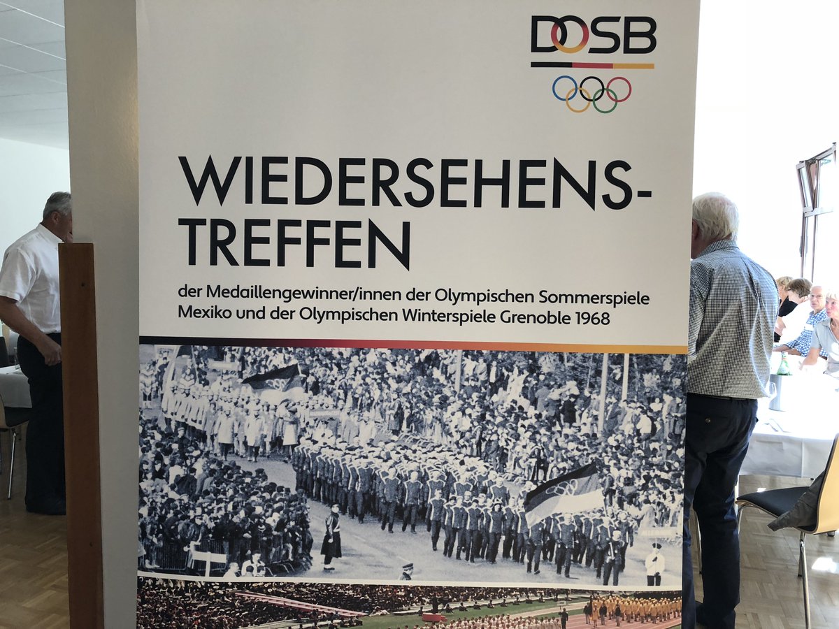 KlausBoeger's tweet photo. 50 Jahre nach den Olympischen Spielen von 1968 trafen sich 60 Medaillengewinner von damals zu einem Wiedersehen in Berlin. Gemeinsam mit dem DOSB hatten wir sie zu einem Empfang während der Leichtathletik-EM im Olympiapark eingeladen. Mit dabei auch Schwimmlegende Roland Matthes. https://t.co/OlJ8TLxF24