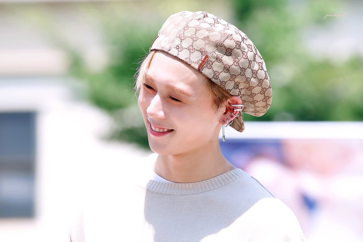 Jun4hyung's tweet photo. #SupportEdawn #EdawnAndHyunaGotMySupport #edawn_stay_in_pentagon #edawn_stay_in_cube #EDAWNinPENTAGONFOREVER #EDAWN we love you💙
let's trend this # if it can help him get out of this situation! https://t.co/pom8ULZf2f