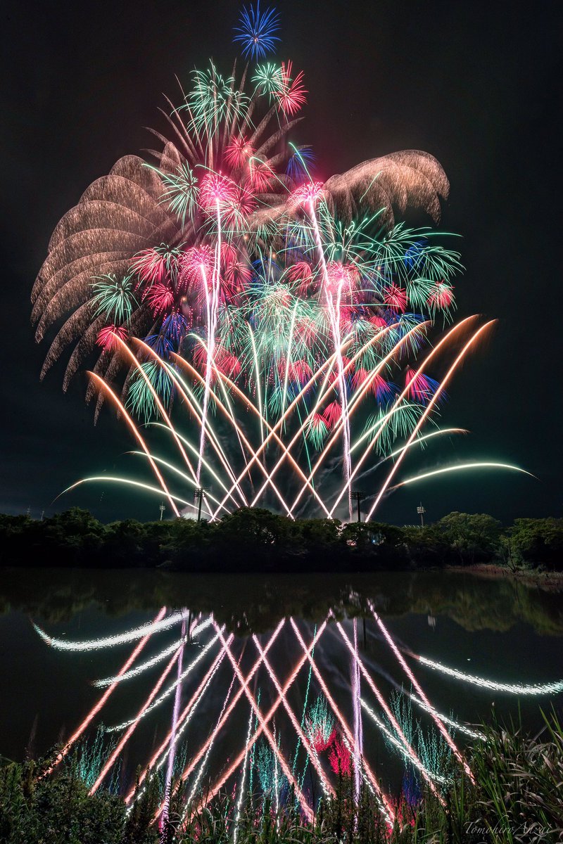 ともやん 東海村のリフレクション花火ヾ ๑ ﾉ 阿漕ヶ浦公園にて行われた18東海 まつり 今年も風向きが会場側に吹いていたので今回は沼側から撮影してみました 大きいお祭りではないけれど花火の見応えは最高です 行ったときない人は来年