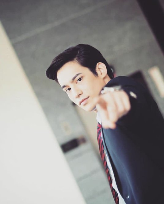 Ramin_hoaRP's tweet photo. Hey you! Yes, you the one who's reading this! Watch #PHPlay later after IWALY https://t.co/y9LHfldmsH