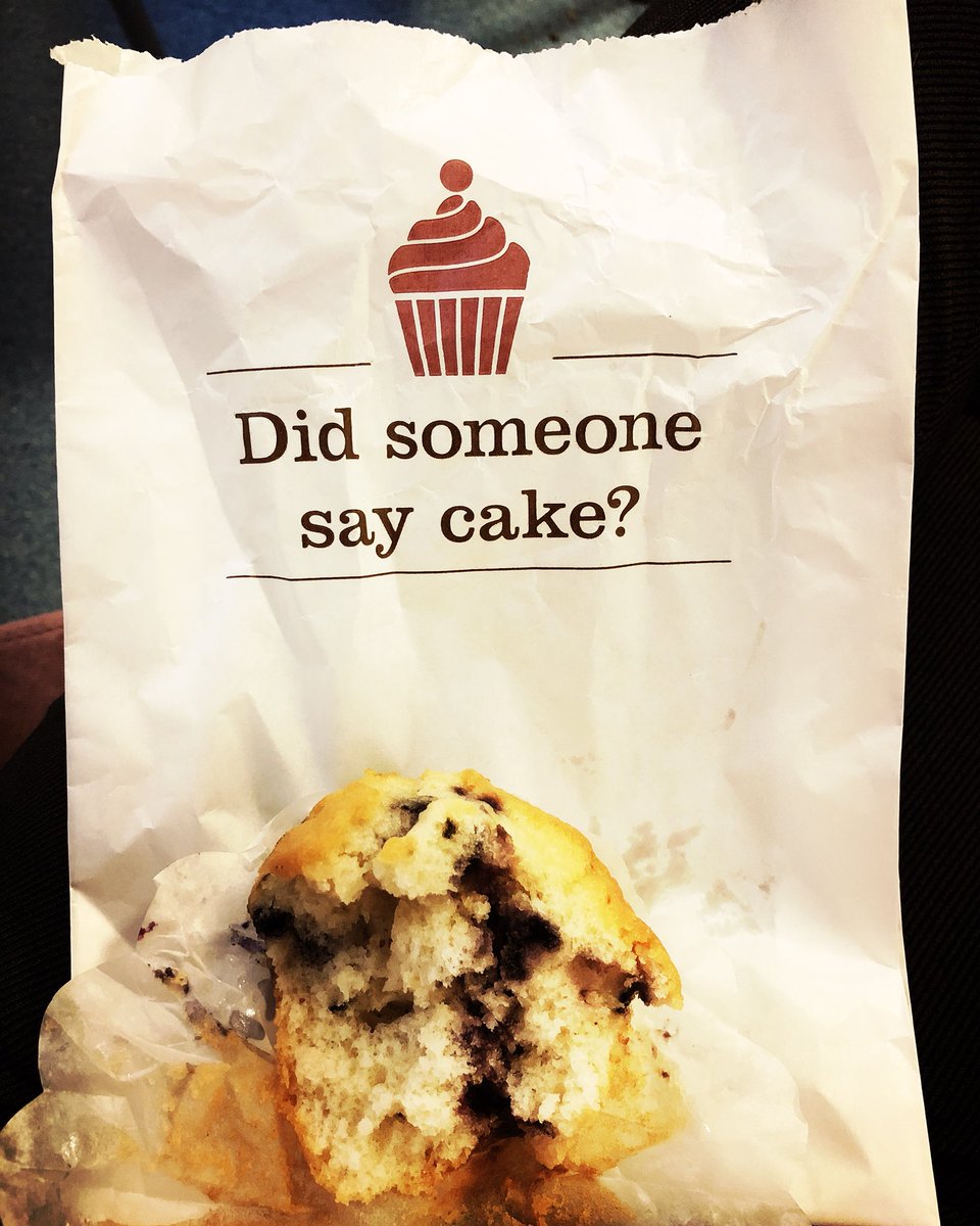 UKCopHumour's tweet photo. Hmmmmm cake. Needed this little @CostaCoffee - first day back at work #ProperMonday #MondayBlues #IsItHomeTimeYet https://t.co/95hzHZFAFD