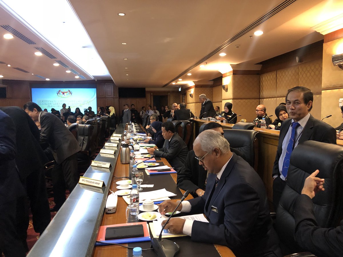 DrAliHamsa's tweet photo. Jawatankuasa Khas Kabinet Mengenai Anti-Rasuah bermesyuarat hari ini, dipengerusikan YAB PM @chedetofficial. https://t.co/2lxd7AKJOz