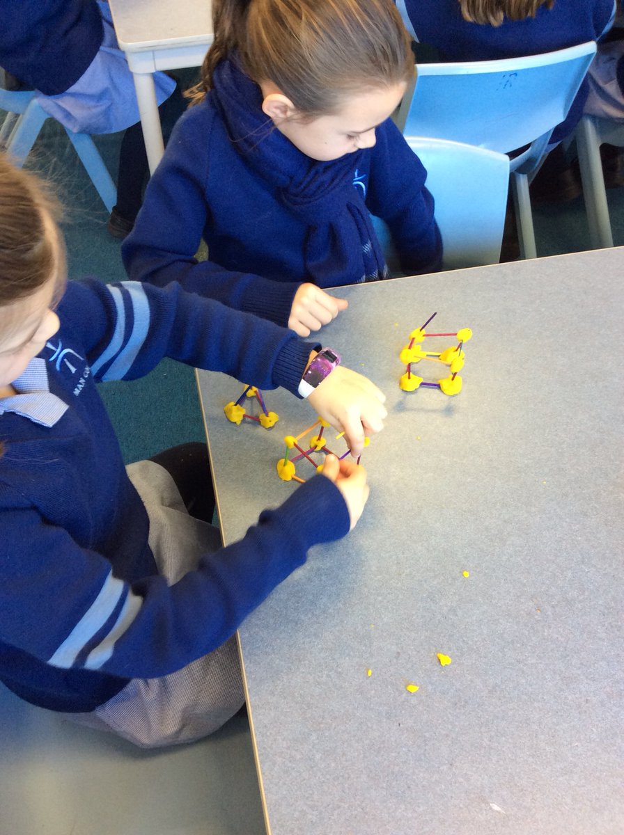 MelTsovleas's tweet photo. 1Green #create &amp; #collaborate while working their way through our #STEMFestival task. Unbelievable understanding gained from engaging, hands on learning. Love watching them #ShinethroughDiscovery! @NewmanCollegeWA https://t.co/yy2SofcmNz