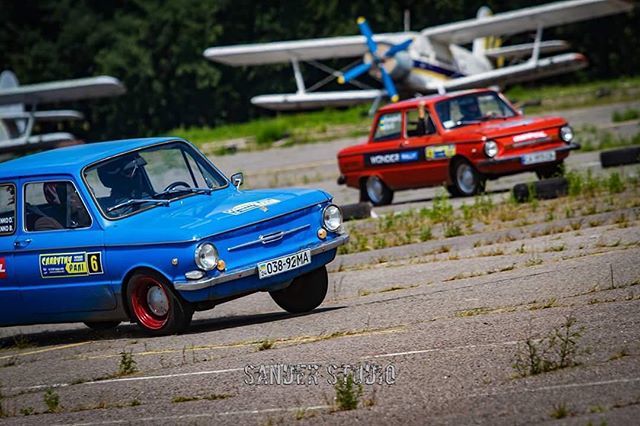 dreamcarua's tweet photo. Друзья, как вам такой батл ? Как бы вы подписали данное фото ? 
Photo by @vasyliuksasha 
#dreamcarua #dreamcar #rally #rallyukraine #ралли #ралли2018 #заз968 #запорожец #гонки #racecar #instacar https://t.co/wlvvjVw2WG https://t.co/By8qvww5Vw