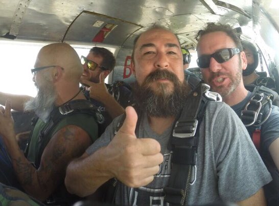 MrMike_UX's tweet photo. Guess who went #skydiving for the first time ever this weekend?!?@SkydiveTaft great place to go if you’re interested. Super pro and they treat you like family! That’s Travis, my tandem partner. Thx for an awesome ride! https://t.co/PTzoWuVz5i