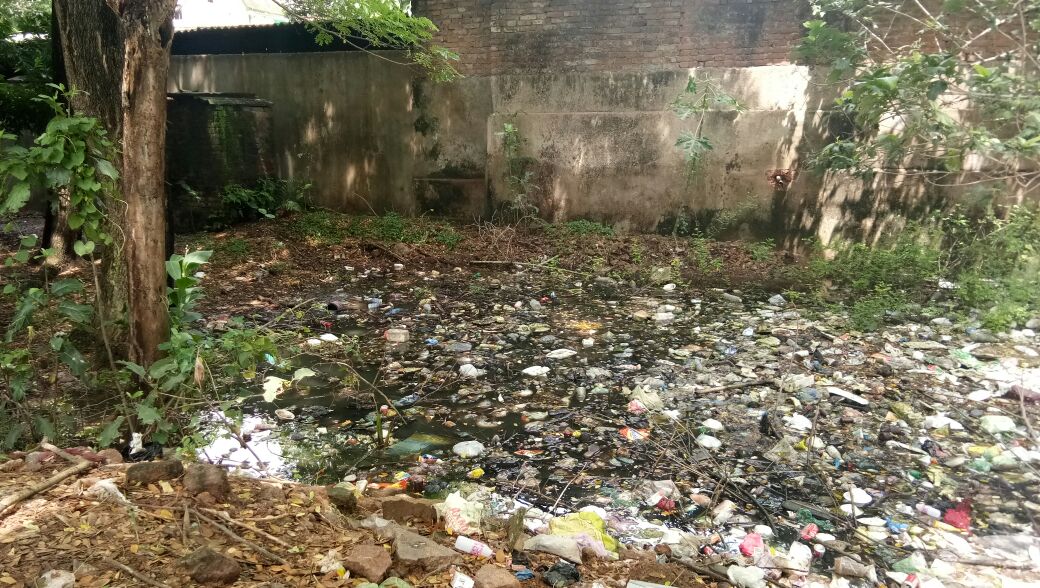 AmarendraBari10's tweet photo. Garbage decoration of CMC AT
Ward no 50
Netaji nagar
#GABAR_GROUP
@cmc
@hud
@hfw
@cmo
@swachhbharat 
@DrLekhaShree 
@Biswajitbhaictc 
@AmitabhMohanty9 
@otvnews https://t.co/CQmKqQPv3P