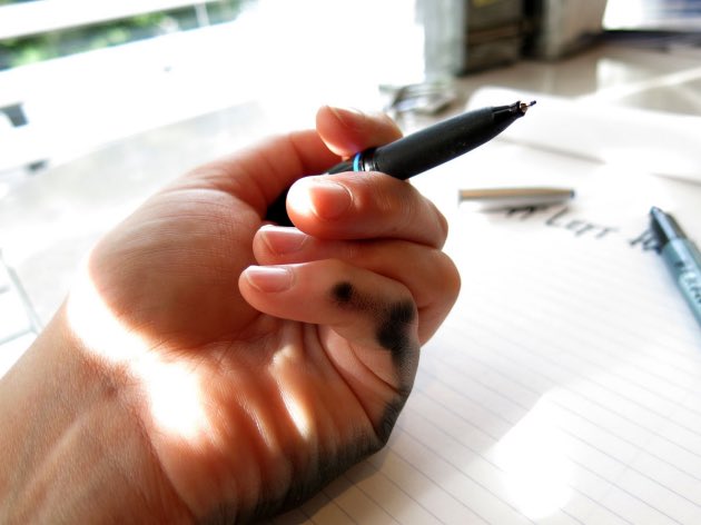 naomaccia's tweet photo. Happy #LeftHandersDay! To everyone who knows the struggle... https://t.co/qCVd8ywpN0