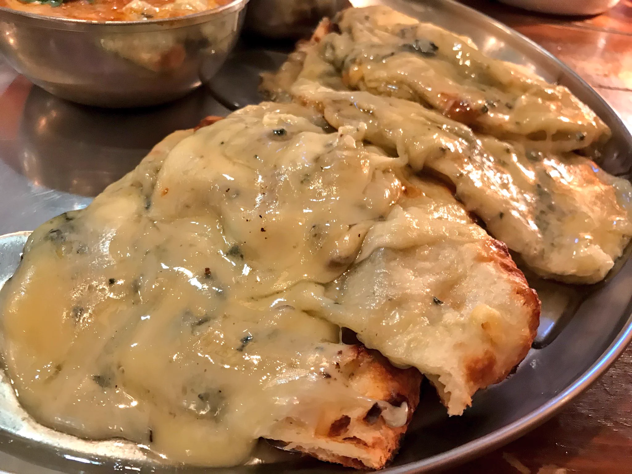 チーズ好きにはたまらない！！新宿のターリー屋の蜂蜜チーズナンを今すぐ食べたい！！