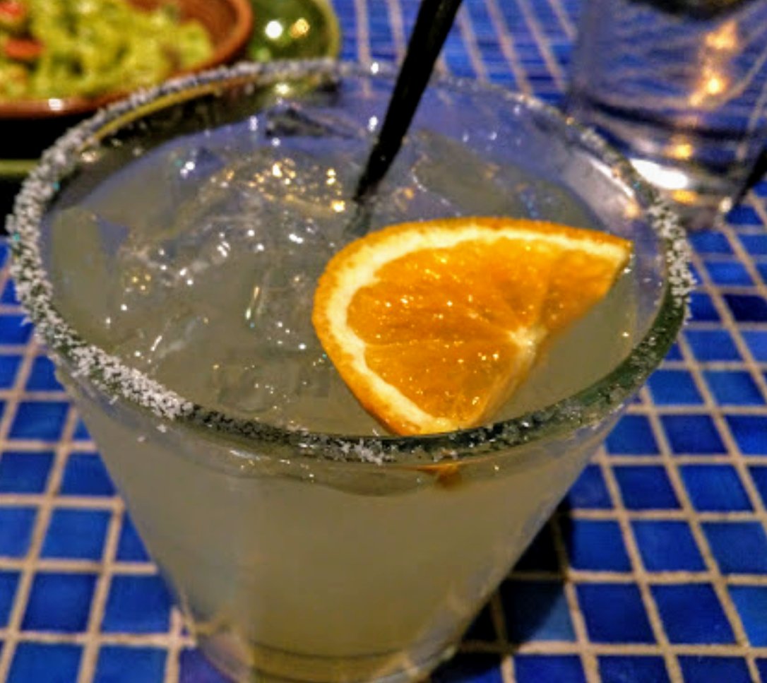 EdisonSeattle's tweet image. The last three nights in a row, we dined in comfort: picnics on grassy lawns. Tonight we went casual: dinner at the Alki Cactus. Our favorite: the OaXaCa Margarita with Lunazul Blanco tequila, lime, agave nectar, orange bitters, a smoky float of Del Maguey VIDA mezcal. Yum!