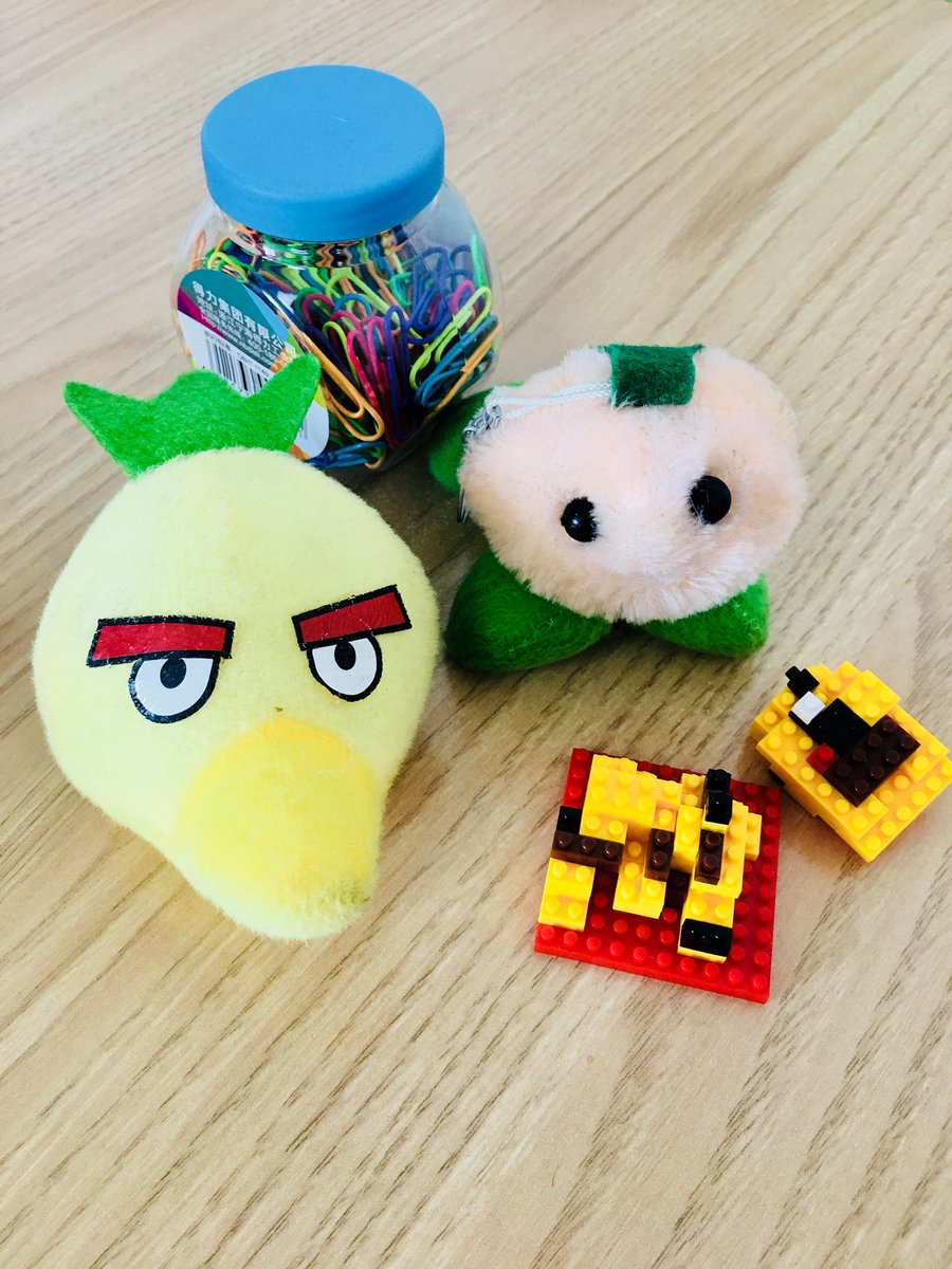 WorkcentralMon1's tweet photo. 📎In the coworking space: When your office desk is clean and minimal, cute friends come visit! 😍🤩🐥📎📓💻🖤
#coworkingspace #community #coworkinglife #workcentralmn #promotioncraft #mondayvibes #goodvibes #workspace https://t.co/qqkMVWLde5