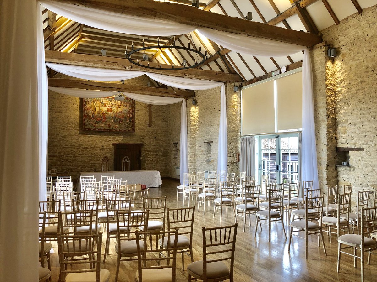 DeansEvents's tweet image. Our gorgeous beam drapes were up again at the fabulous @thegreatbarnaynho   A simple and elegant way to accentuate a stunning venue without detracting from the beauty of their beams ❤️❤️. #weddingstyle #weddingdecor #wedding #weddings #weddingstylist #weddingdecoration