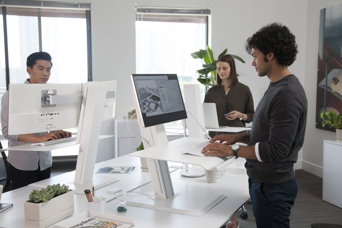 Alternating regularly between sitting and standing boosts your wellbeing and optimises your performance at work #sitstand #wellbeing #boost #performance
