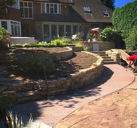 ChelmerValley's tweet photo. A great pathway featuring our Yorkshire pavers from The Shires Range. These pavers are full of warmth and variety. Thank you @nichowarddesign for the image. #gardendesign #landscapedesign #brickpathway #claypavers #hardscaping #gardenideas https://t.co/GTgOz8yLO2