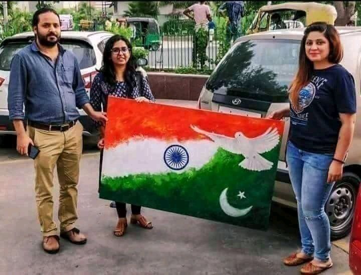 Iftikhar_Misgar's tweet image. Both of us are 70+ so enough is enough.Let we be good friends, forget past,Let us build future togther.Let we respect peace and neighbourhood.Let us not forget we are born from one mother.
#OneSlogan this14th Aug &amp;amp;15th Aug #HindPakZindabad @republic @TimesNow @RisingKashmir