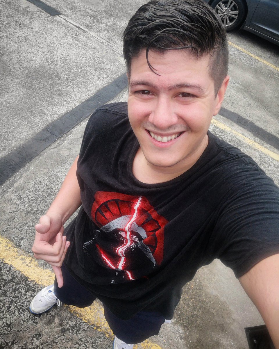 OscarRuizC's tweet photo. Tratando de poner cara de todo esta bien, y toy es bien vuelto leña 🤣🤣. Cansancio sabroso pa empezar la semana en @PanamaKOBoxing. #TeamPKO 🥊💪🏻 https://t.co/lRoVDGeRDe