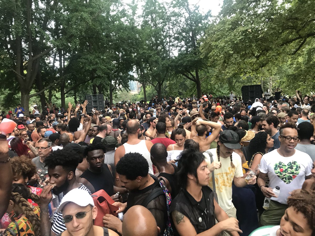 LutchiGayot's tweet photo. Celebrating freedom with my community .@soulsummitmusic yesterday. News Flash! No one cared about my party affiliation. #love #Brooklynunity https://t.co/onaSNsKI2t