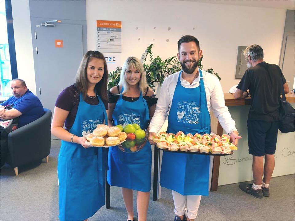 M2C_Czech's tweet photo. How to start a new day? With tasty breakfast! 🍏🥪🍩We have decided to make the day more attractive to new job seekers ... this week, you can have fun with our coffee, donuts and sandwiches, or invite our sympathetic colleagues to coffee! https://t.co/L1qsdKUI66