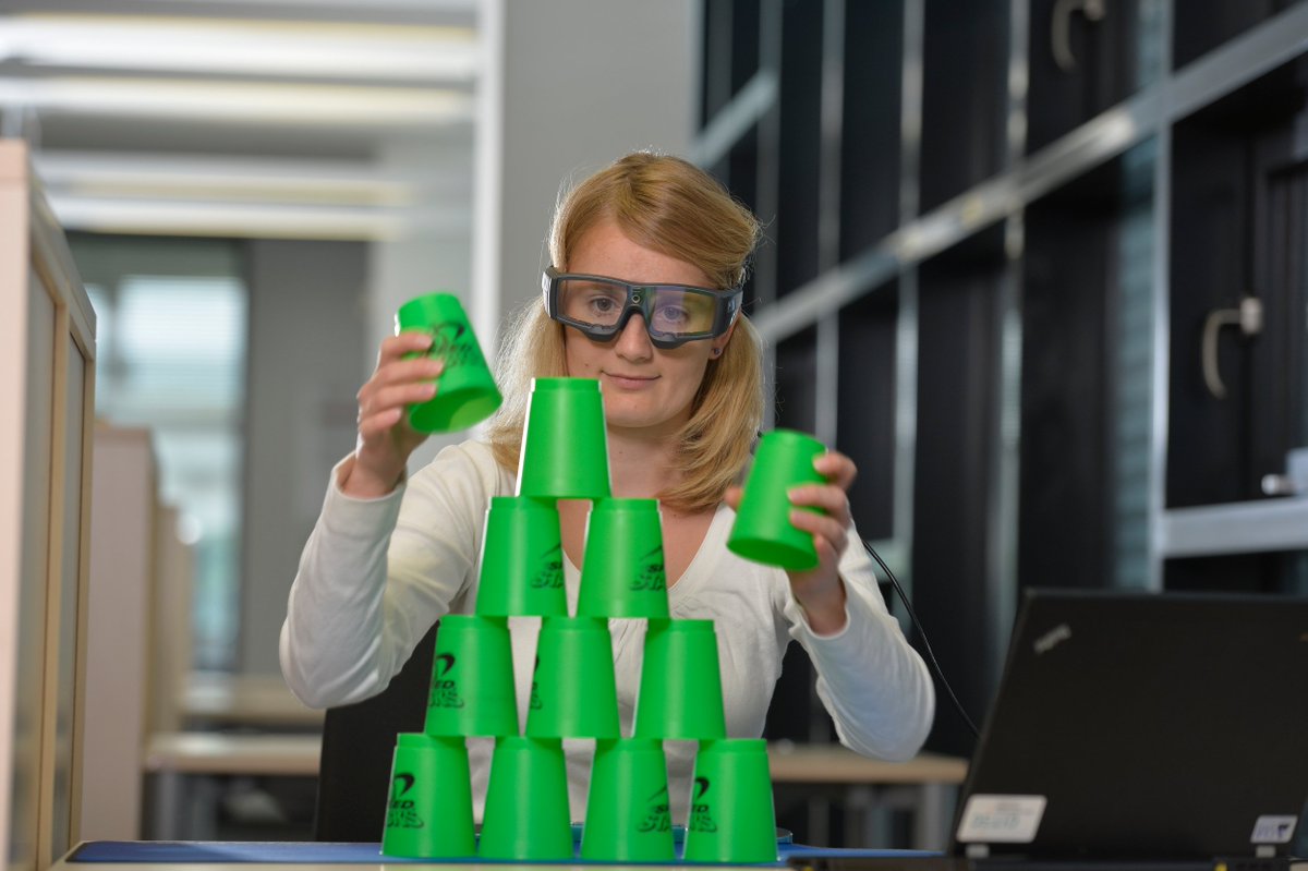 Eyes on autopilot, or in search mode? <a href="/CITEC_Bielefeld/">Center for Cognitive Interaction Technology</a> psychologist investigates attention in routine tasks. The findings could be used to develop assistive systems that are specifically tailored to individual users. bit.ly/2MnVSKv