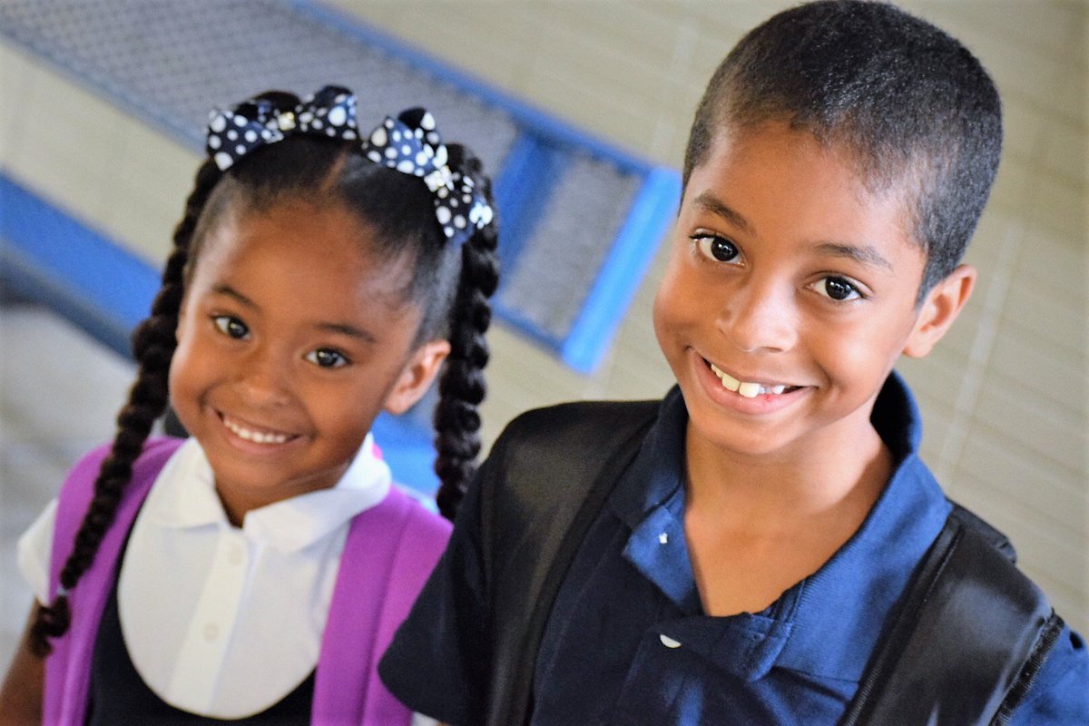 HillsboroughSch's tweet image. August is Back to School Safety Month! Drivers need to do their part to keep kids safe as they walk and bike to school. For more information, bit.ly/2Mo60D4 #WeClimbTogether @mzvegaeugene @hcpsoperations @safetyHCPS @HillsboroughMPO @myFDOT_Tampa