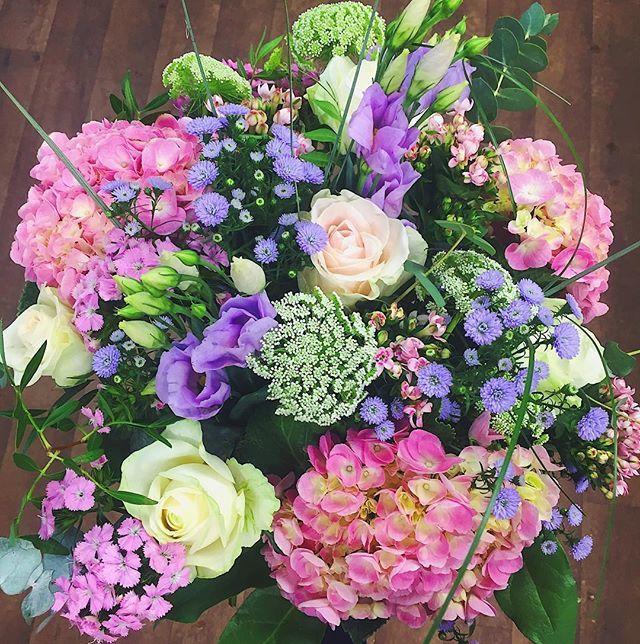 Happy Monday!!✨🌸
.
.
.
#peonias weddings #luxurywedding #bodas #bodasdelujo #bride #novia #flowerdecoration #decoracionfloral #floralart #artefloral #creatividad #creativity #mywildbouquet #hydrangea #roses #fucsia #pink #rosa #hortensia #engament #e… ift.tt/2B3D4Mg