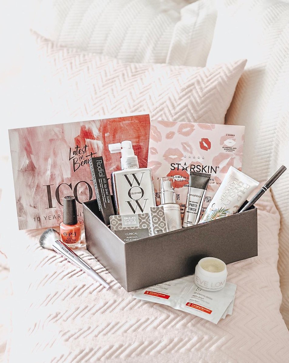 LatestInBeauty's tweet photo. Have you got your hands on our rather indulgent, 10 Year Anniversary ICONS box yet? Worth £238, it's yours for just £50! What are you waiting for? 💃🏻🔟 https://t.co/accfQiHXDW (📸 @HayleyHall_UK) #LIBICONS https://t.co/RkZisNPG8X