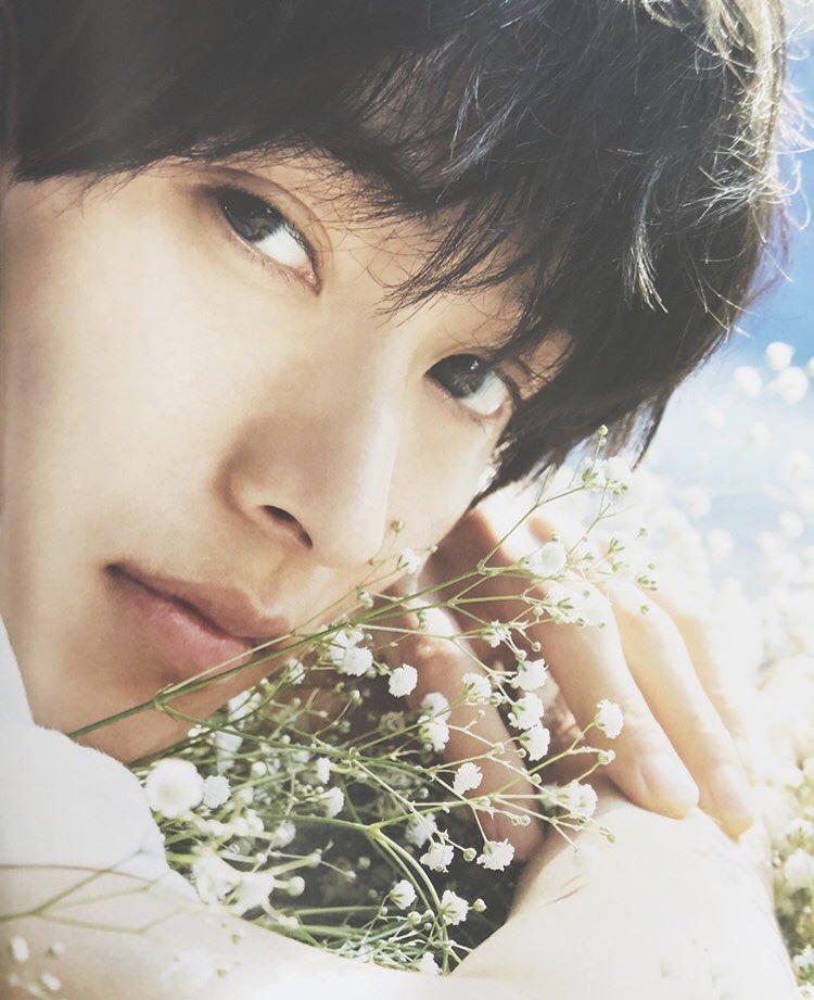kento_loveruc's tweet photo. この2枚は今までの写真の中でトップレベルに美というか、とりあえず安定👑

イケメンがダダ漏れています
女でもこんな顔に生まれたかったわ〜

#山﨑賢人 https://t.co/i2zAzebNgH