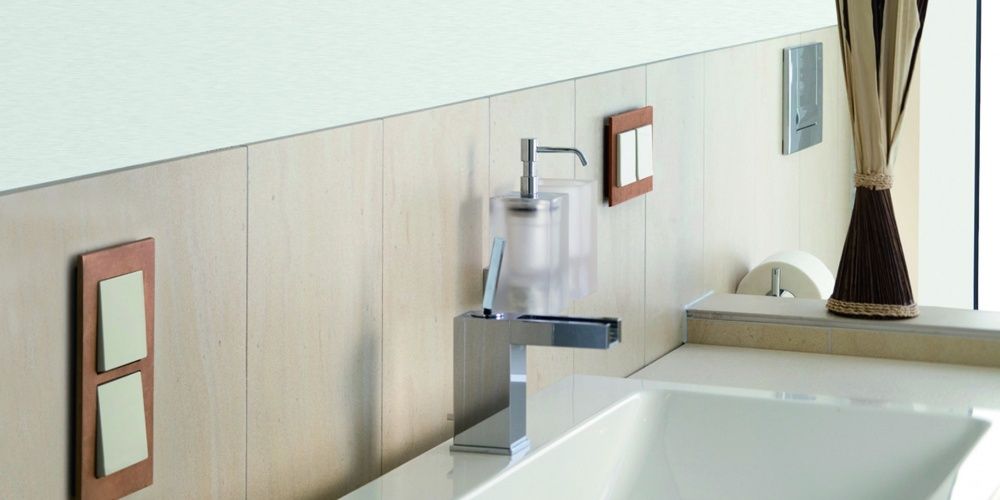 ELEKTROpluscom's tweet image. Schöner schalten: In verschiedenen Farben und edlem Design werden #Schalter und #Steckdosen zu echten Schmuckstücken an der Wand: blog.elektro-plus.com/2018/schoener-…