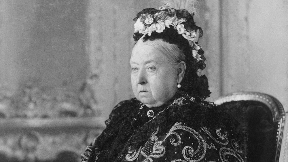 EnglishHeritage's tweet photo. In honour of #AfternoonTeaWeek, we explore a quintessentially British institution and get to the soggy bottom of three cakes closely associated with Queen Victoria! https://t.co/C13G3srAmI 🍰 https://t.co/tBRLlD2vVS