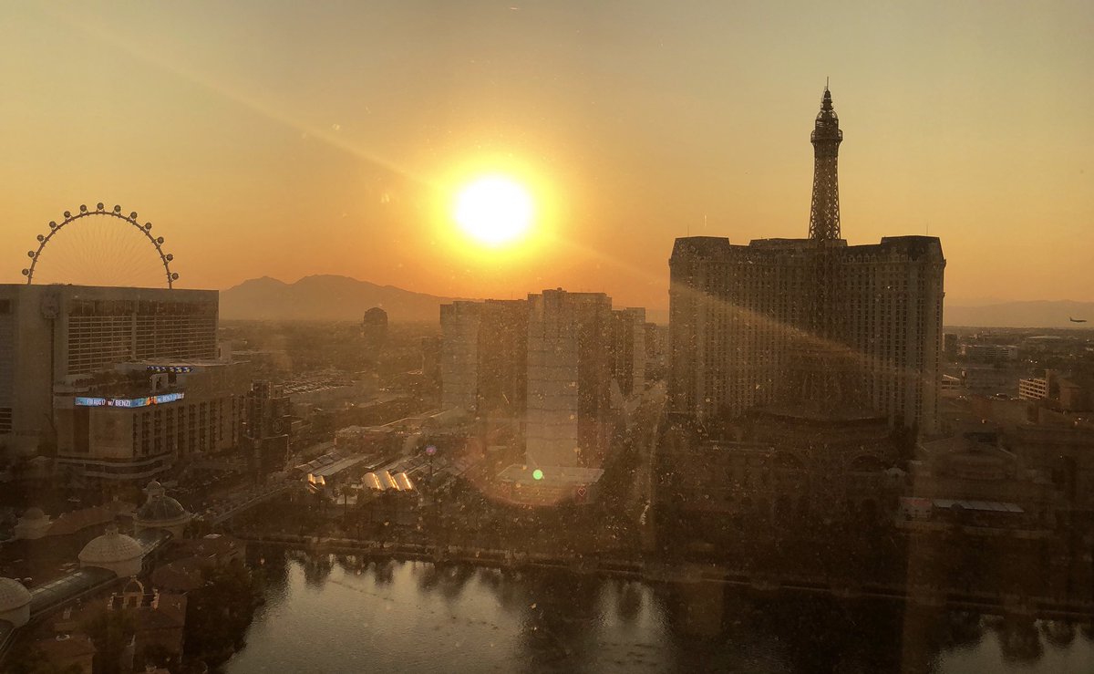 SimplyCelestial's tweet image. First sunrise from our room at the @Bellagio to kick off a fantastic @Virtuoso week! Let’s do this! #VirtuosoTravelWeek #virtuosotravel