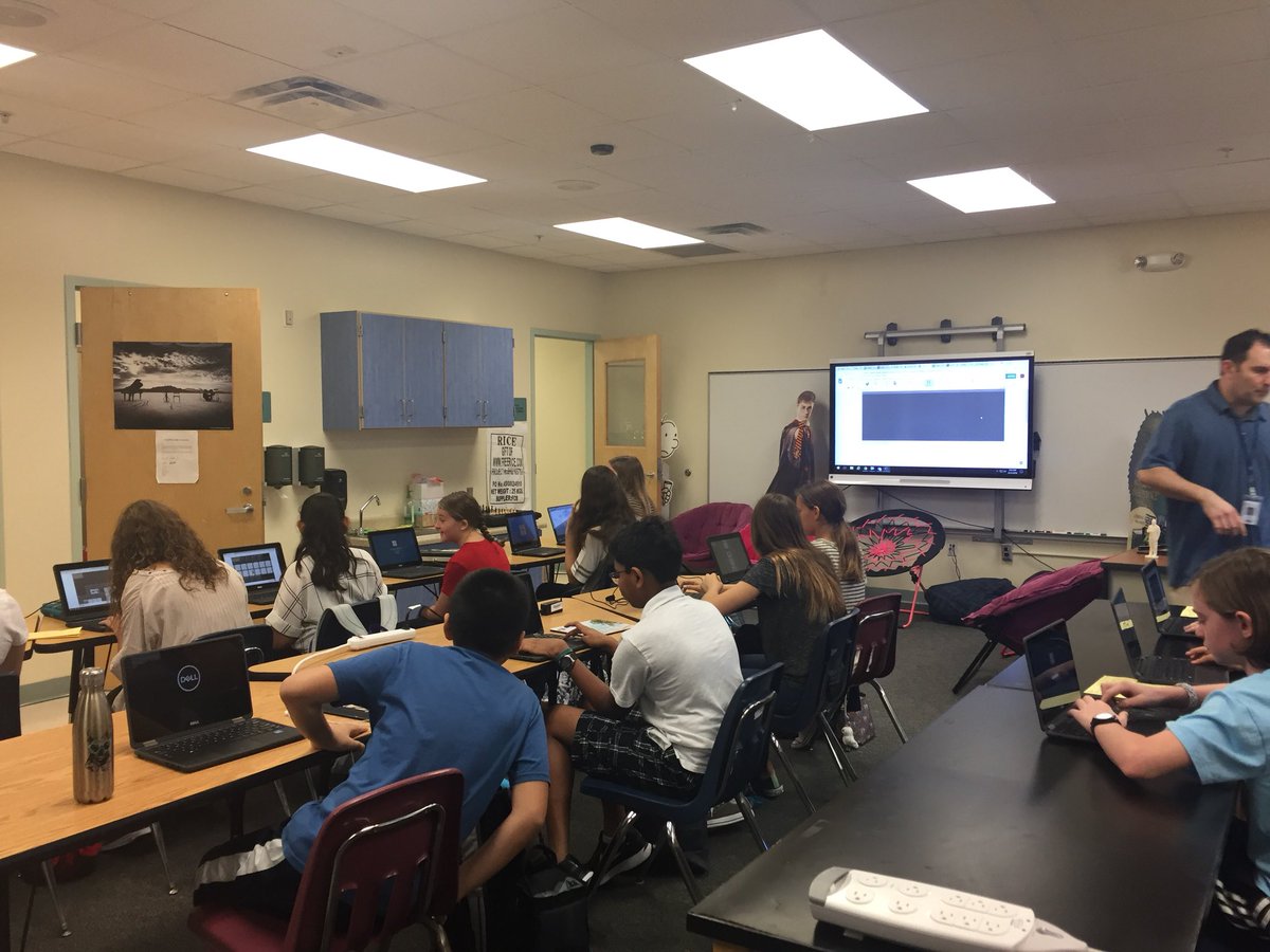AnnMansier's tweet photo. Students at @WindyRidge_OCPS are diving right into digital learning on the #firstdayofschool! https://t.co/xMpcqo9Uyi