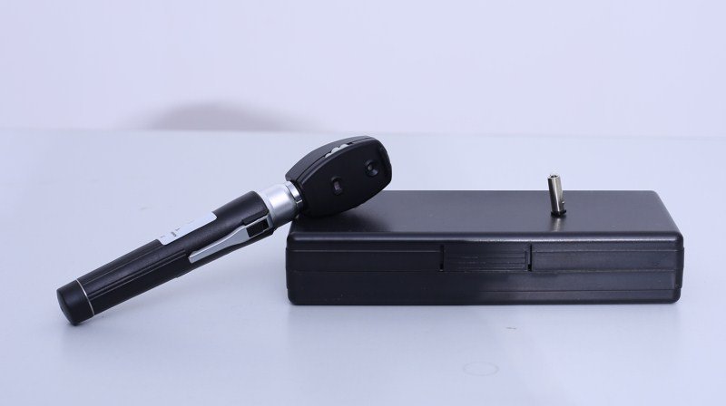 Some pictures of the mini ophthalmoscope and packing.