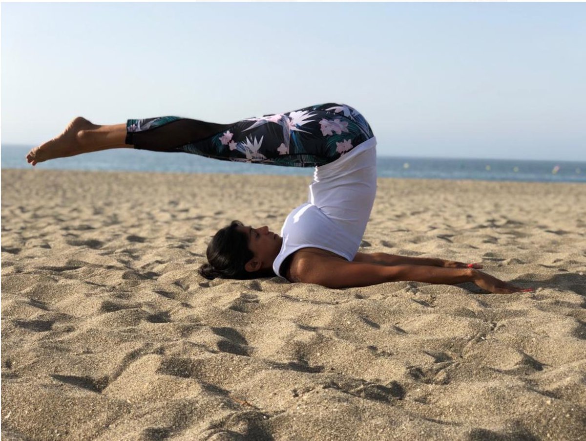 seedwellnessuk's tweet photo. Nimisha's idea of relaxing on the beach! 😆 #helpingyouflourish #pilates #beach #holidayhealth #mindbodysoul #holistichealth #seedwellness #seed #wellness #health https://t.co/t2fRRCYLQ9