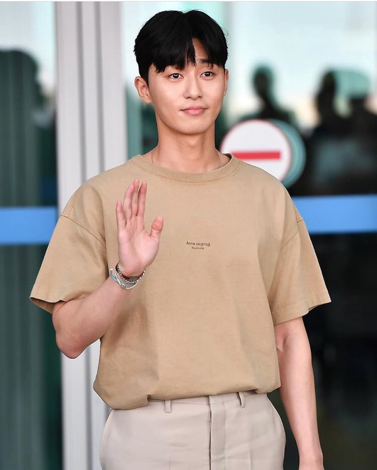 #ParkSeoJoon at ICH  Airport  heading to Phuket Thailand for #WhatsWrongWithSecretaryKim reward vacation.

happy that he push thru na makasama sa reward vacation ng #WWWSK to  Phuket!
despite the rumors 
" like what he said he does not worry about the rumors"
Atapang A TAO