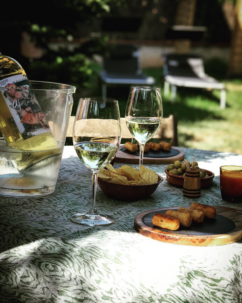 VinoAfortunado's tweet photo. .@Barraquetafood sabe como disfrutar de un #momentoAfortunado.
Cheers!!!! https://t.co/8yszSTcJth