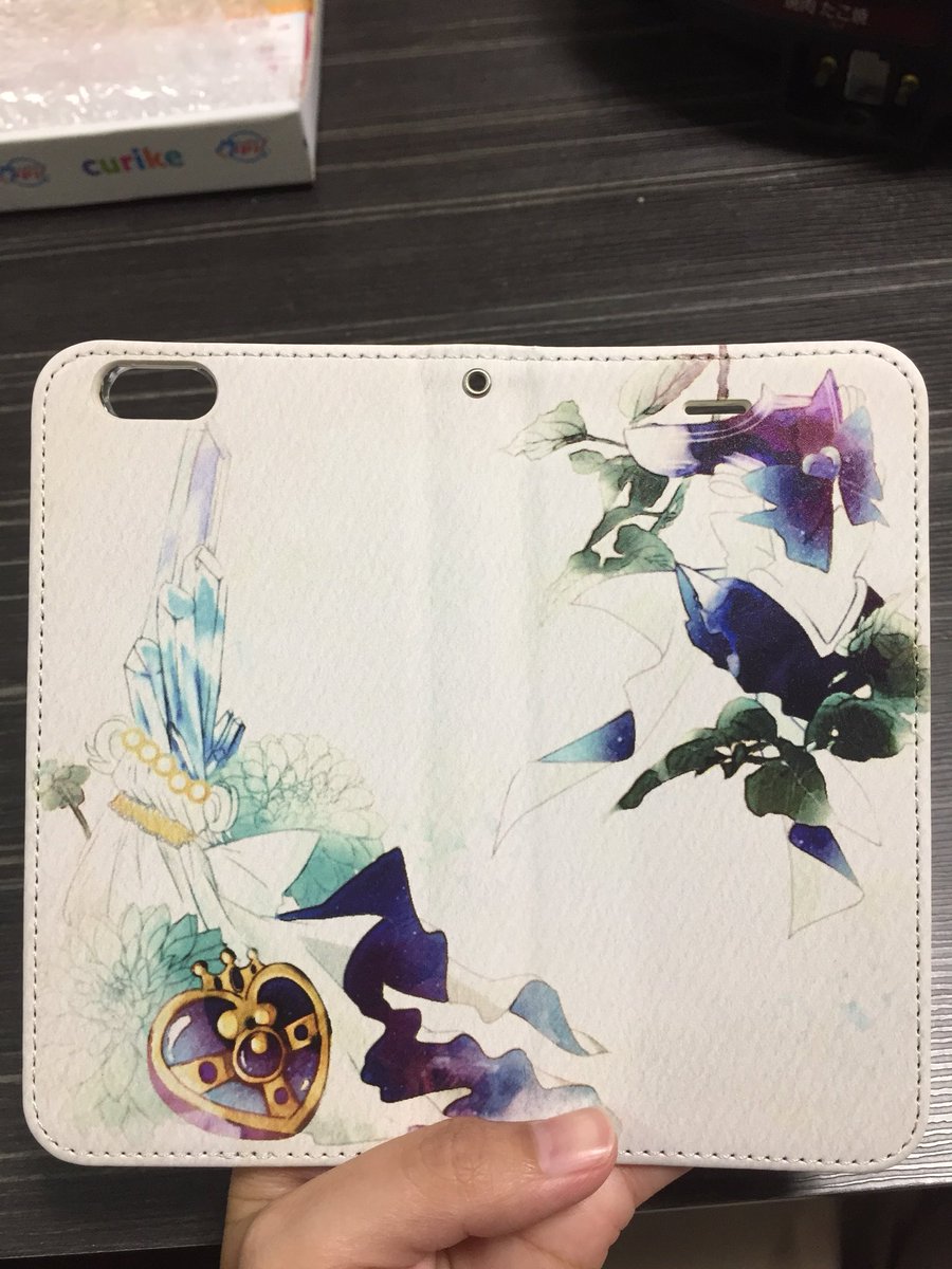 うろこ セーラームーン クリケ 手帳型作ってみたら 想像以上の出来で驚いた 印刷キレーイ 思った以上にシックな仕上がりだったから 普段から使おうと思う ざらっとしたスケッチブックの紙質も表現されてたし 注文してから5日目に発送メール来て