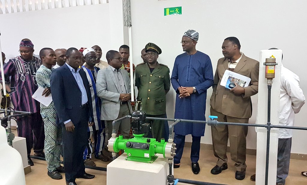 gouvbenin's tweet photo. Une visite guidée du #MEM M. #SamouSéidouADAMBI de la station de traitement d'eau de #Djougou. Une opportunité pour le ministre de s'imprégner de tout le travail qui se fait en amont avant la distribution d'eau dans les robinets. #PAGBenin #wasexo #EauBenin #AEV https://t.co/NBoenMU8At