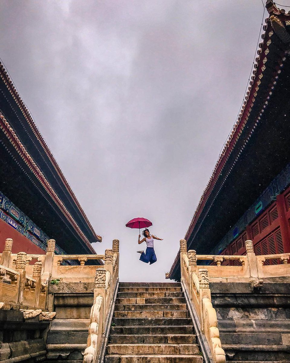 VisitBeijingcn's tweet photo. Dancing in the rain, she’s happy again!
※Some of the tourist attractions in the city are closed due to the rainy #WeatherInBeijing , please adjust your travel plan accordingly.🙌 https://t.co/qpp1tngFgD