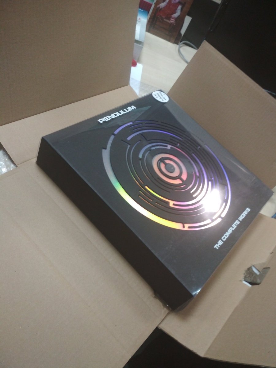 isbaupe's tweet photo. It's finally here! @rob_swire @KjSawka @Perryguitar666 @Garethmcgrillen @elhornet https://t.co/uGg8WGHiil