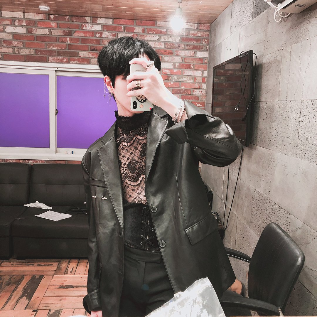 JBJttwt787's tweet image. [#김동한😬] 저녁 맛있게 드세융~~~
얌얌얌얌얌얌얌얌얌얌얌얌
#선셋 #뮤비때