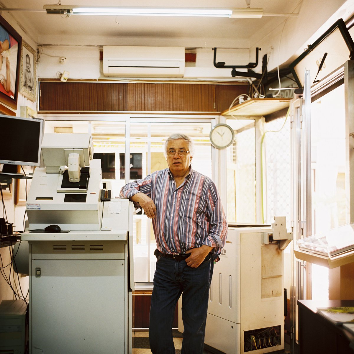 Canal180's tweet photo. "I keep telling my clients - don't shoot just to shoot. Shoot when you think it is good." During last #180CreativeCamp we met Eduardo, a photographer from Abrantes who passed through this whole transformation from film to digital photography > https://t.co/vtQEySa2Ms https://t.co/64eEzUkqlD