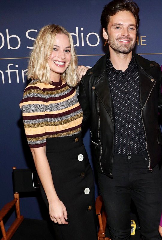 ที่งาน Wizard World St. ที่ผ่านมา เหมือนคุณเซบเล่าอะไรซักอย่างให้มาร์โก้ฟัง ต้องบอกเลยว่าเธอไม่เคยรู้มาก่อนค่ะว่าคุณเซบอยู่ในหนังของมาร์เวลด้วย แต่คุณเซบรู้และชอบฮาร์ลี่ย์ แถมยังบอกอีกว่าเธอเป็นหนึ่งในตลค.ตัวโปรดใน DC ของเขาเลย ฮืออน่ารัก 😂

 #HappyBirthdaySebastianStan ✨🎈🎁