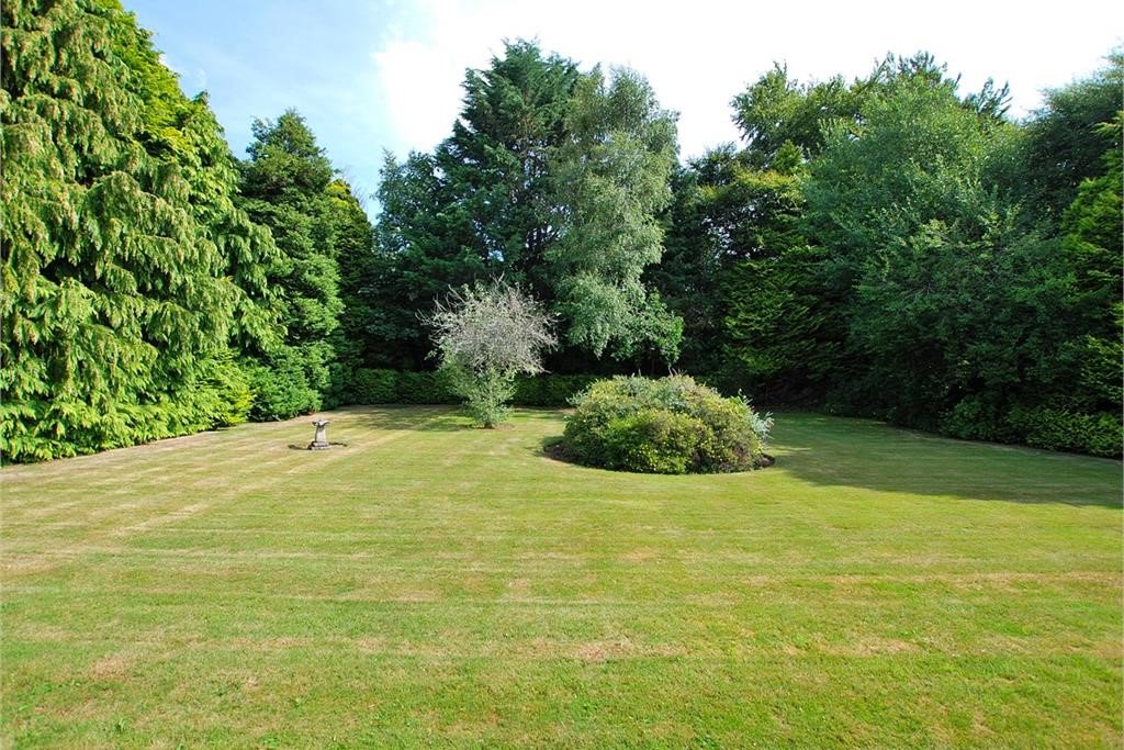 Set in one of Scotland’s most popular coastal towns, this detached bungalow in Ayr offers flexible accommodation amidst beautiful private gardens. bit.ly/2Oi4yPG #Ayr #coastal town