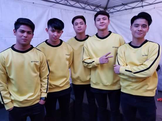Atelove_22's tweet photo. We love u @BoybandPh..
Lablabyou bunso..😍😍
#Directionel
#LoveBoybandPHRadioTour https://t.co/batLhXGNCl